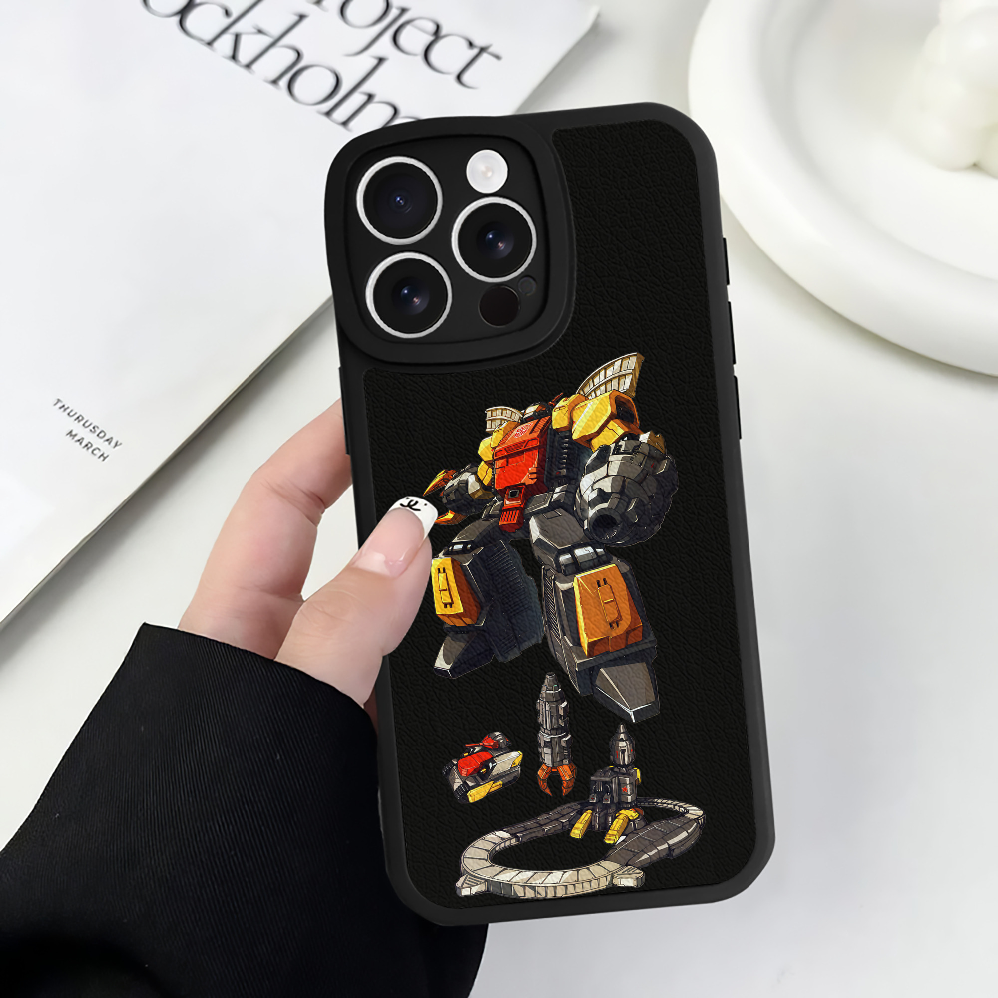 （画像用） Transformers トランスフォーマー 【iPhone 16シリーズ対応】シリコンスマホケース（レザー調） 材質：シリコン